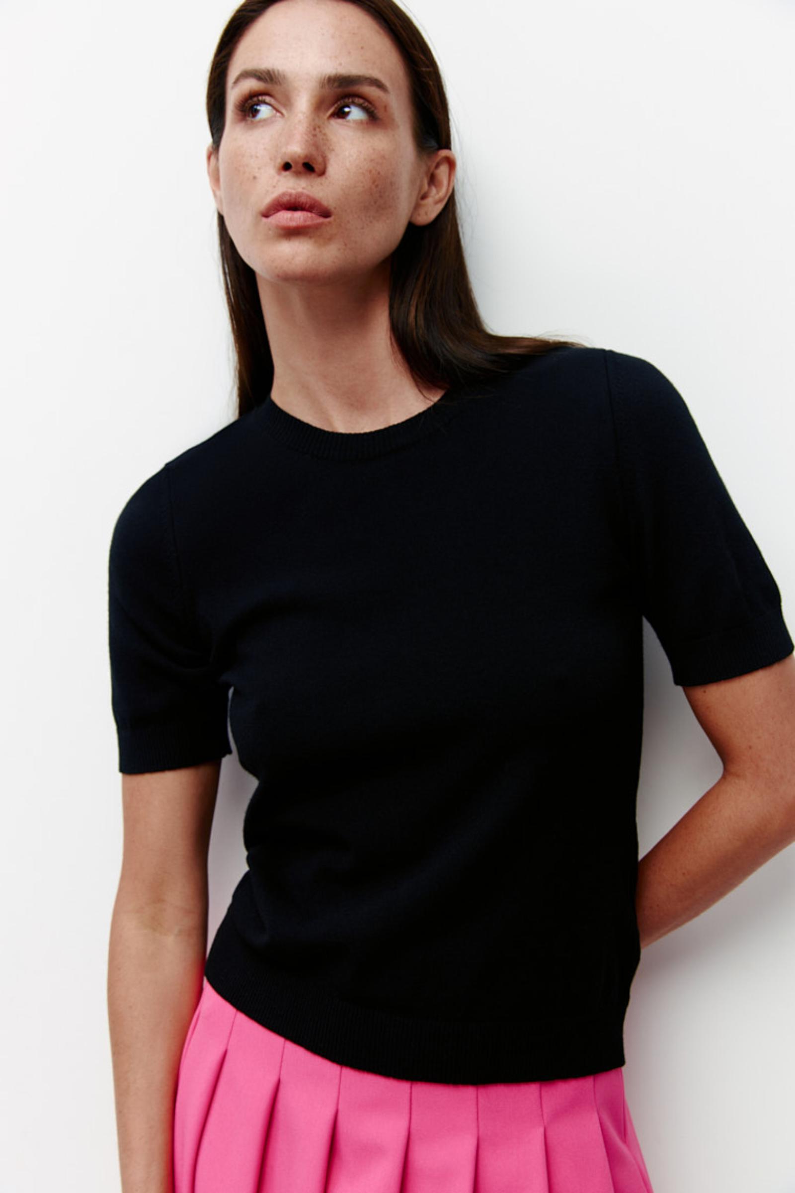 Футболка вязаная