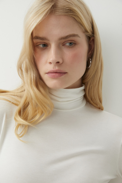 Лонгслив с воротником стойка (молочный) (M) 