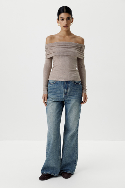 Лонгслив с драпировкой на плечах из мягкого трикотажа (светло-коричневый) (XS) 