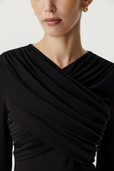 Лонгслив с драпированной деталью на груди (черный) (XS)