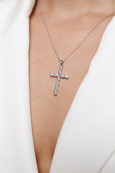 Цепь с подвеской в виде крестика со стразами (серебро-белый) 