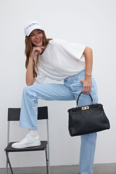 Футболка оверсайз с круглой вышивкой (one size, молочный) 