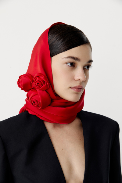 Косынка с декоративными розами (красный) (one size) 