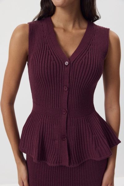 Жилет с баской с шерстью (сливовый) (M) 