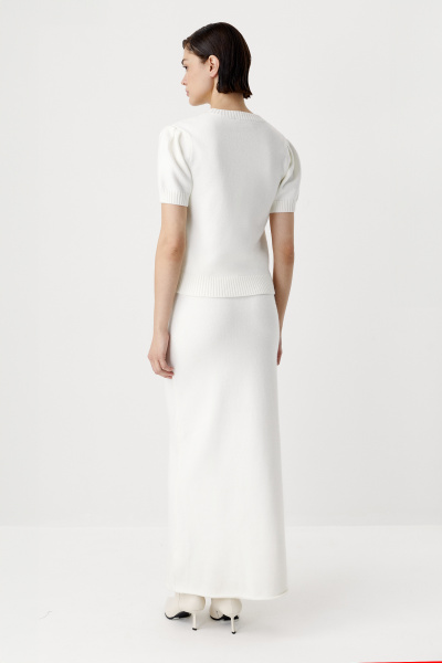 Футболка вязаная с декоративными цветами (молочный) (M) 