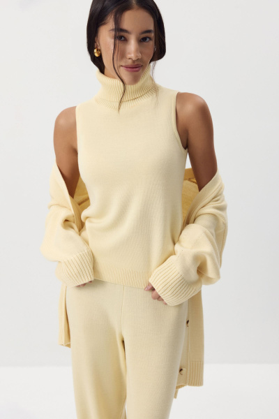 Топ с воротником-стойкой вязаный с  шерстью (ванильный) (M) 