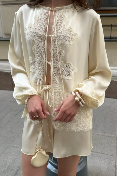 Блуза с кружевной отделкой (сливочный) (M/L) 
