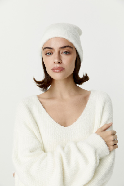 Шапка бини из пушистой пряжи (белый) (one size) 