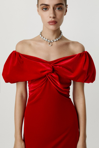 Платье мини из бархата с открытыми плечами (красный) (S) 