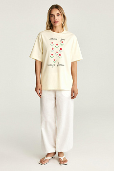 Футболка с принтом FLOWERS (сливочный)