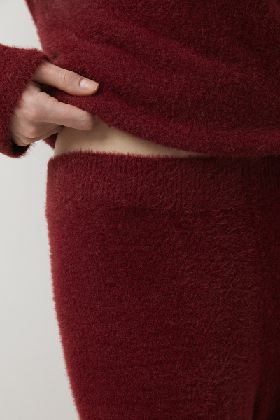 Брюки с расклешением к низу из пушистой пряжи (бордовый) (M/L) 