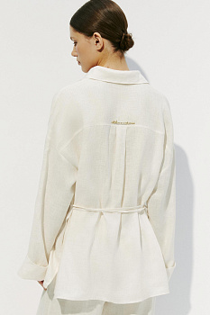 Рубашка с тонким поясом изо льна