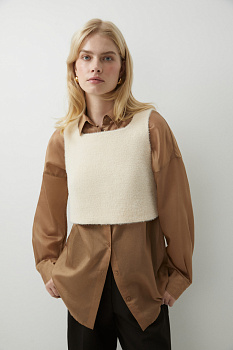 Жилет из пушистой пряжи (светло-бежевый)