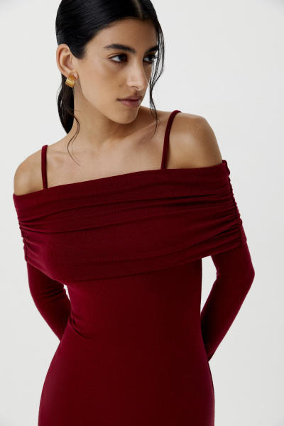 Платье с драпировкой на плечах (винный) (XS)