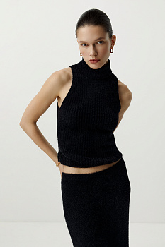 Топ с воротником-стойкой из пушистой пряжи (черный)