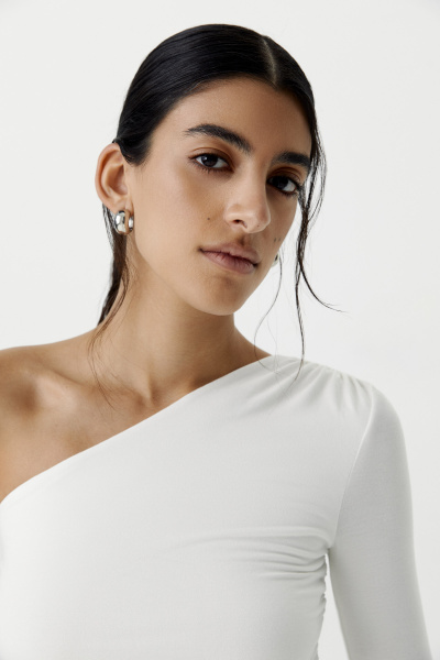 Топ асимметричный с рукавом (молочный) (XS) 