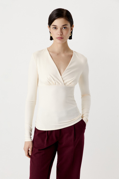 Лонгслив с V - вырезом (бежевый) (XS)