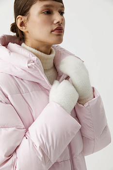 Варежки из пушистой пряжи (белый)