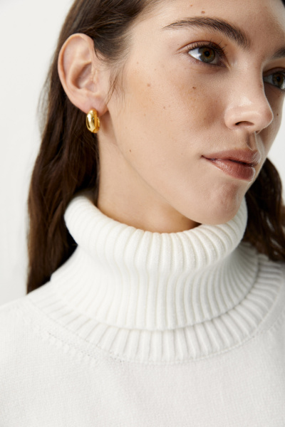 Свитер с высоким воротником из мягкой пряжи (молочный) (M/L) 