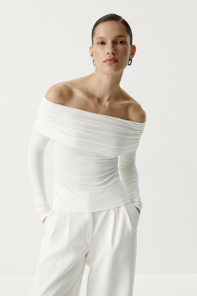 Лонгслив трикотажный с драпировкой на плечах (молочный) (XS) 