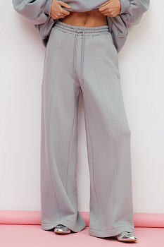Брюки на резинке с рельефными швами