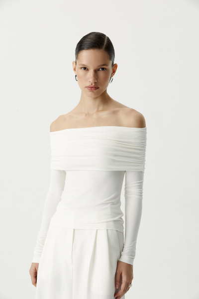 Лонгслив трикотажный с драпировкой на плечах (молочный) (XS) 