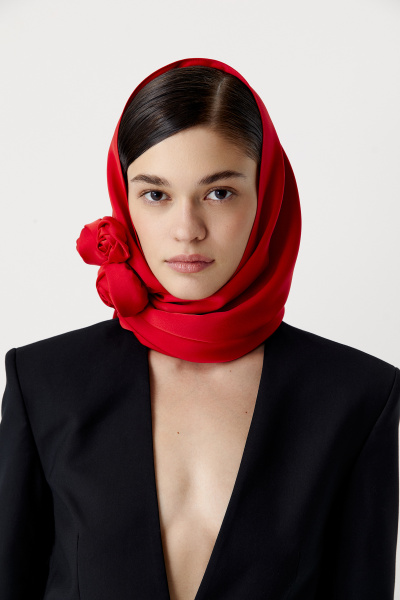 Косынка с декоративными розами (красный) (one size) 