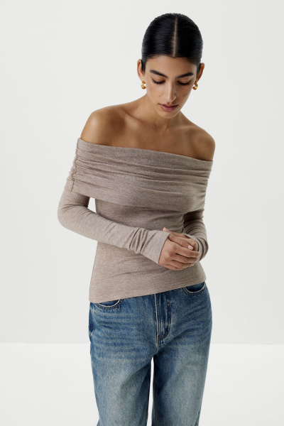 Лонгслив с драпировкой на плечах из мягкого трикотажа (светло-коричневый) (XS) 