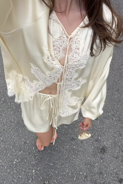 Блуза с кружевной отделкой (сливочный) (M/L) 