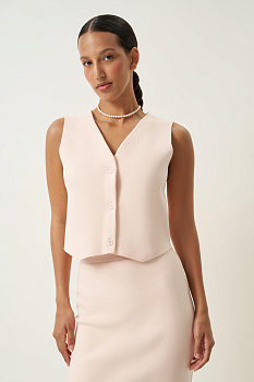 Жилет вязаный в классическом стиле (кремовый)