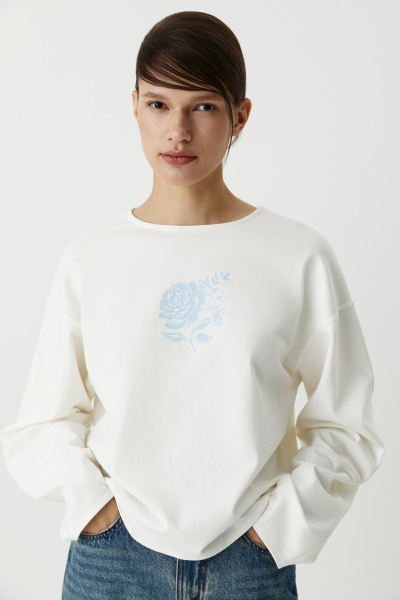 Лонгслив укороченный с цветочным принтом (белый) (XS) 