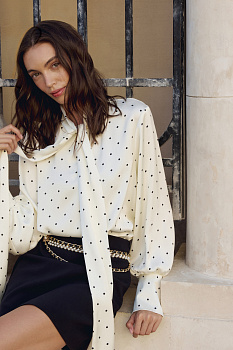 Блузка с бантом из сатина в горох (ванильный)