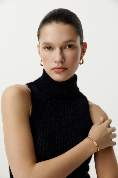 Топ с воротником-стойкой из пушистой пряжи (черный) (L) 