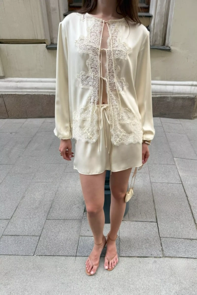 Блуза с кружевной отделкой (сливочный) (M/L) 