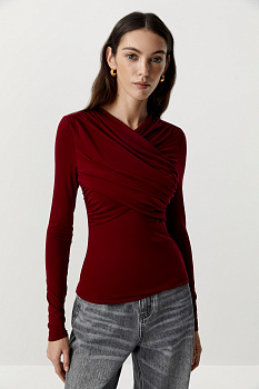 Лонгслив с драпированной деталью на груди (бордовый)
