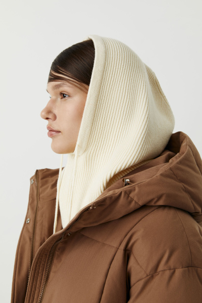 Капор вязаный из вискозы (молочный) (one size) 