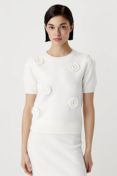 Футболка вязаная с декоративными цветами (молочный)
