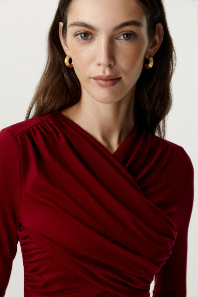 Лонгслив с драпированной деталью на груди (бордовый) (XS) 
