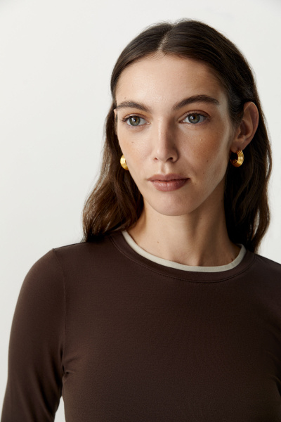 Лонгслив с контрастной отделкой (коричневый) (XS) 