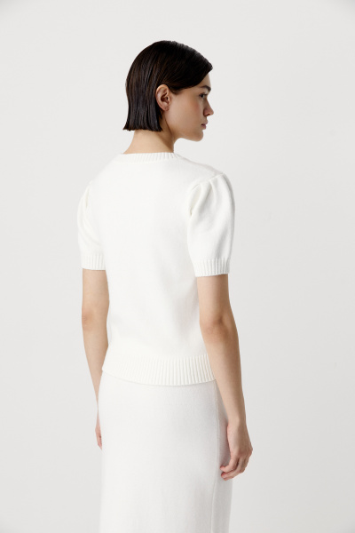 Футболка вязаная с декоративными цветами (молочный) (M) 