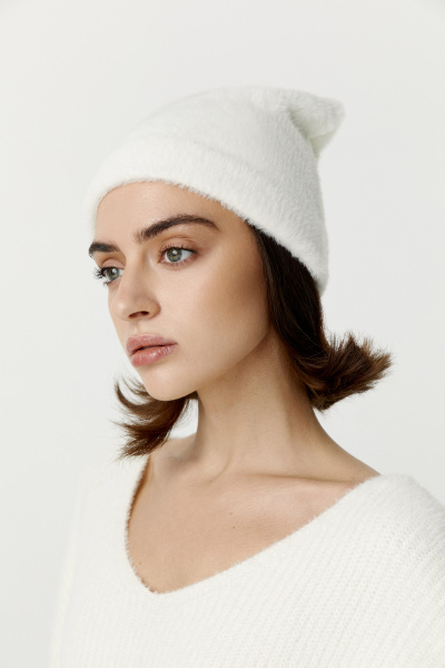 Шапка бини из пушистой пряжи (белый) (one size) 