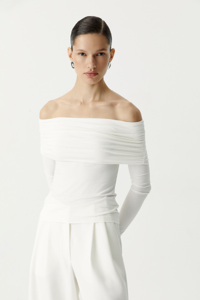 Лонгслив трикотажный с драпировкой на плечах (молочный) (XS) 