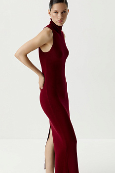 Платье с воротником-стойкой (винный)