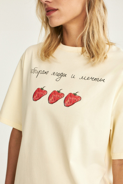 Футболка с принтом BERRIES (сливочный) (one size) 