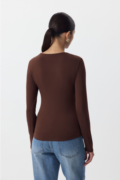 Лонгслив с драпированной деталью на груди (коричневый) (XS) 
