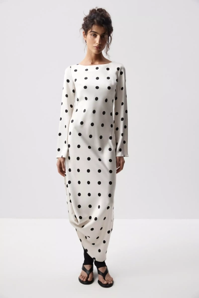 Платье из сатина с расклешенными рукавами (Черный горох на молочном) (S) 