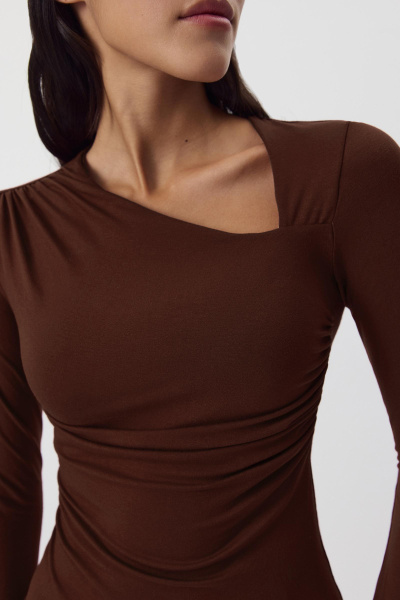 Лонгслив с асимметричной горловиной (горький шоколад) (M) 