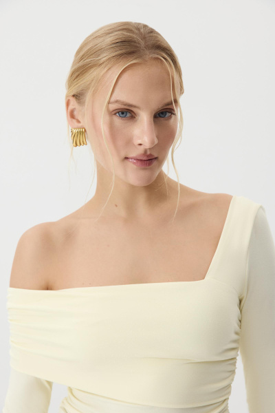 Лонгслив со спущенным плечом  (Сливочный) (XS)