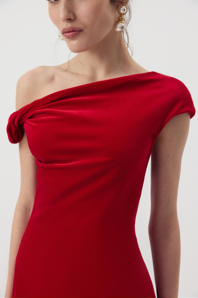 Платье макси с открытым плечом из бархата (Алый) (M) 
