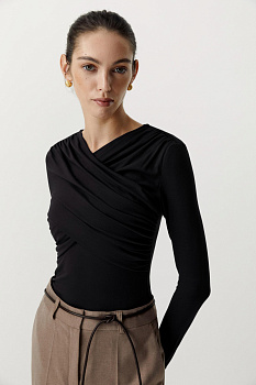 Лонгслив с драпированной деталью на груди (черный)